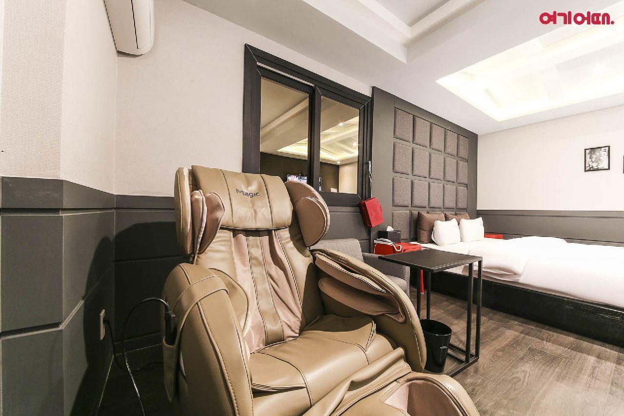 French Code Hotel Changwon Exterior photo