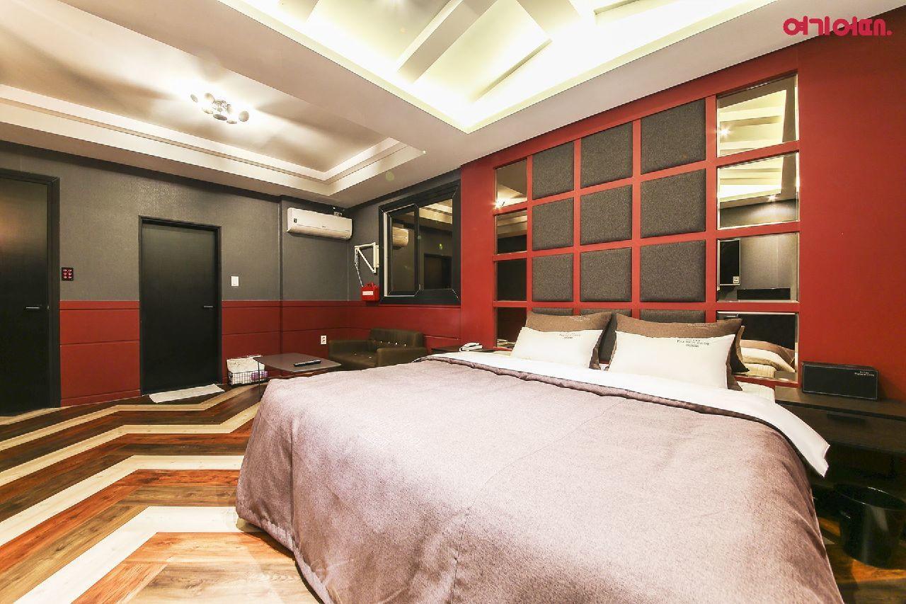 French Code Hotel Changwon Exterior photo