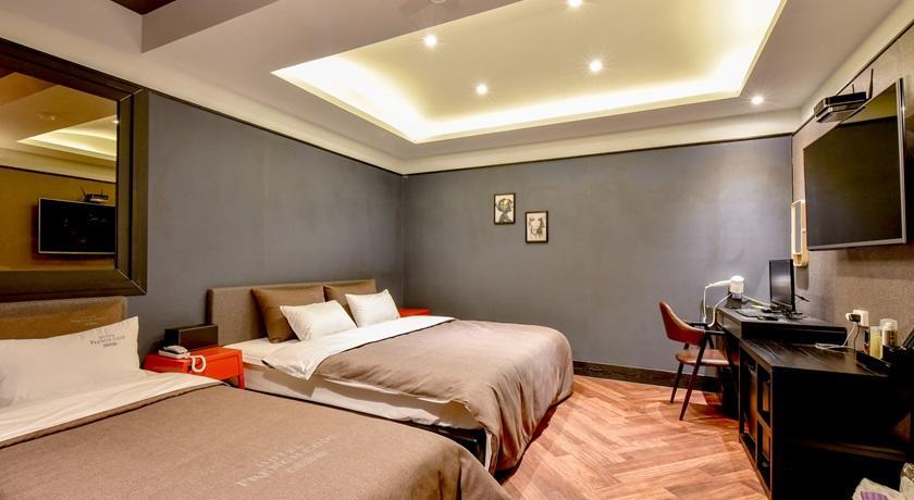 French Code Hotel Changwon Exterior photo