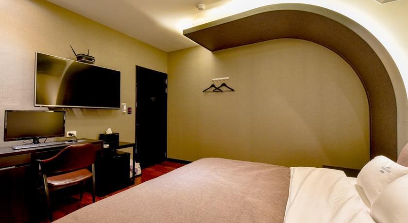 French Code Hotel Changwon Exterior photo