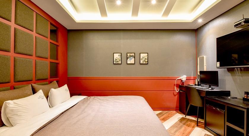French Code Hotel Changwon Exterior photo