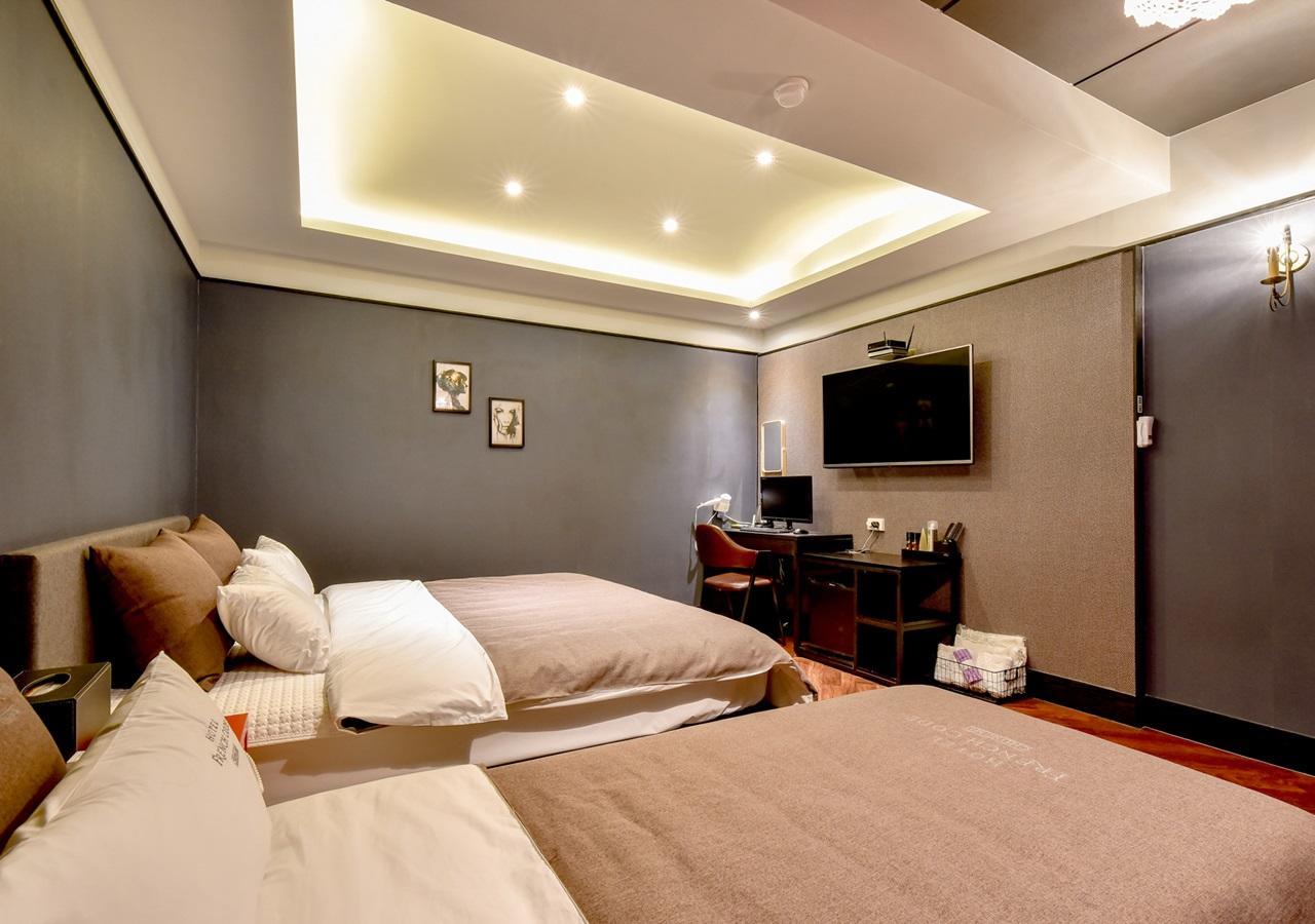 French Code Hotel Changwon Exterior photo