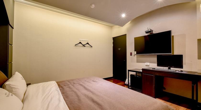 French Code Hotel Changwon Exterior photo