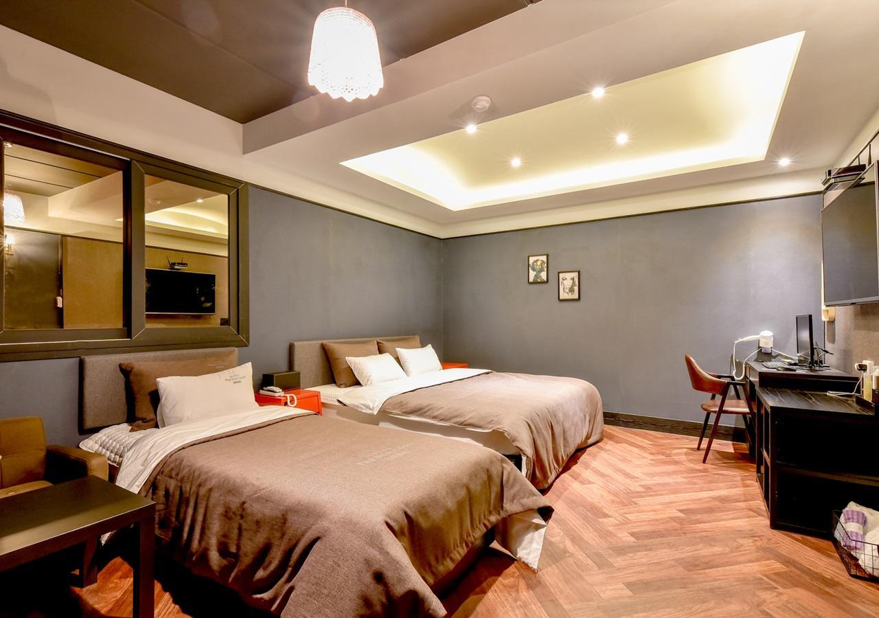 French Code Hotel Changwon Exterior photo