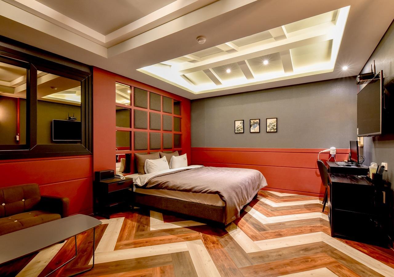 French Code Hotel Changwon Exterior photo