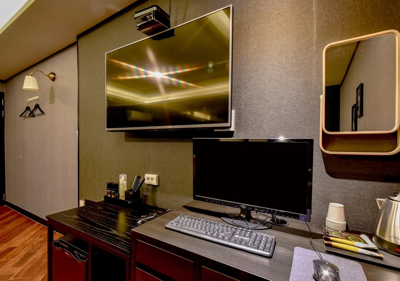 French Code Hotel Changwon Exterior photo