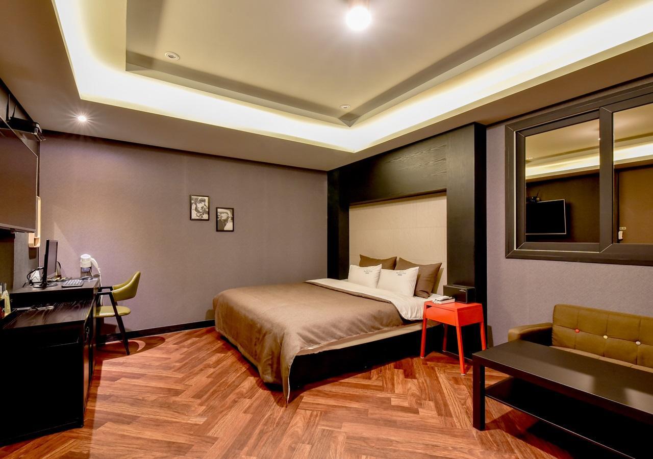 French Code Hotel Changwon Exterior photo