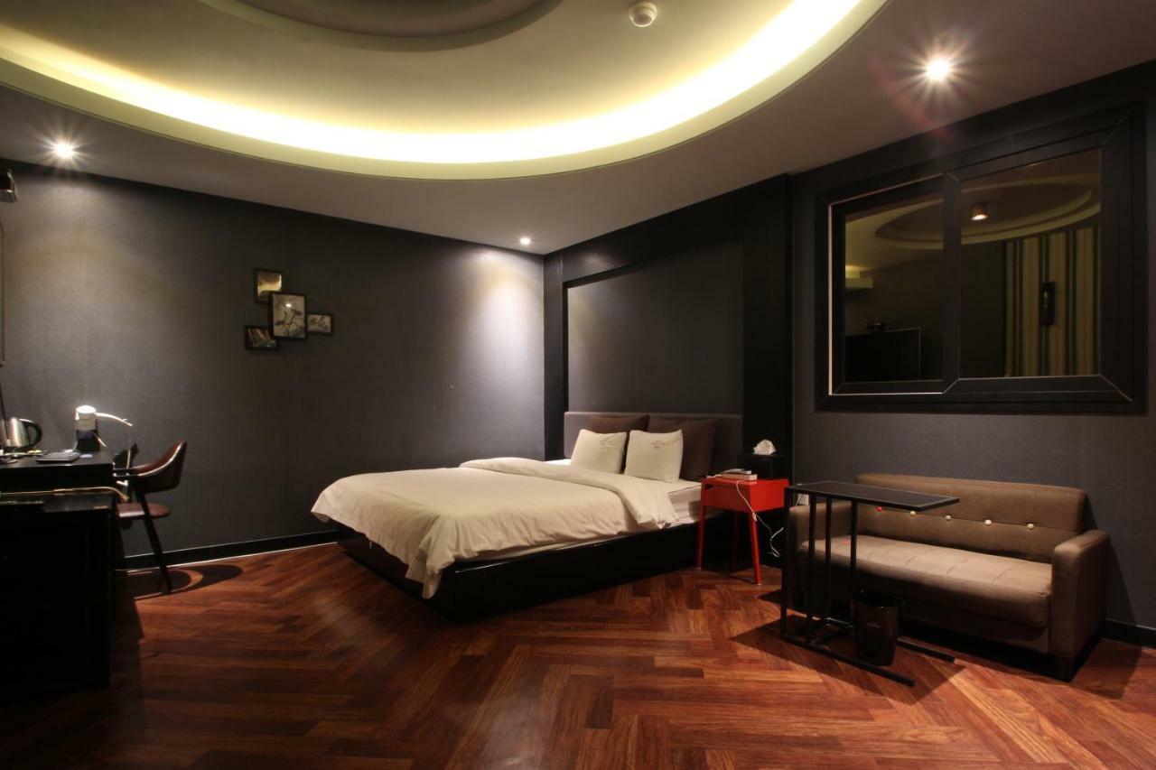 French Code Hotel Changwon Exterior photo