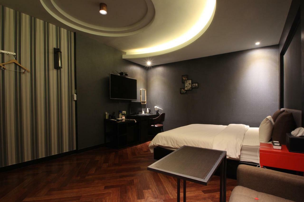 French Code Hotel Changwon Exterior photo