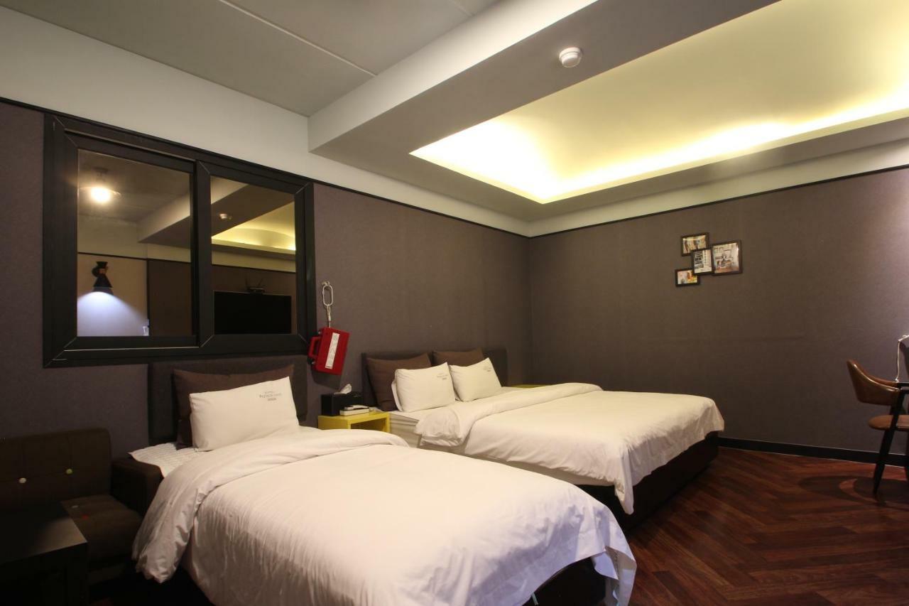 French Code Hotel Changwon Exterior photo
