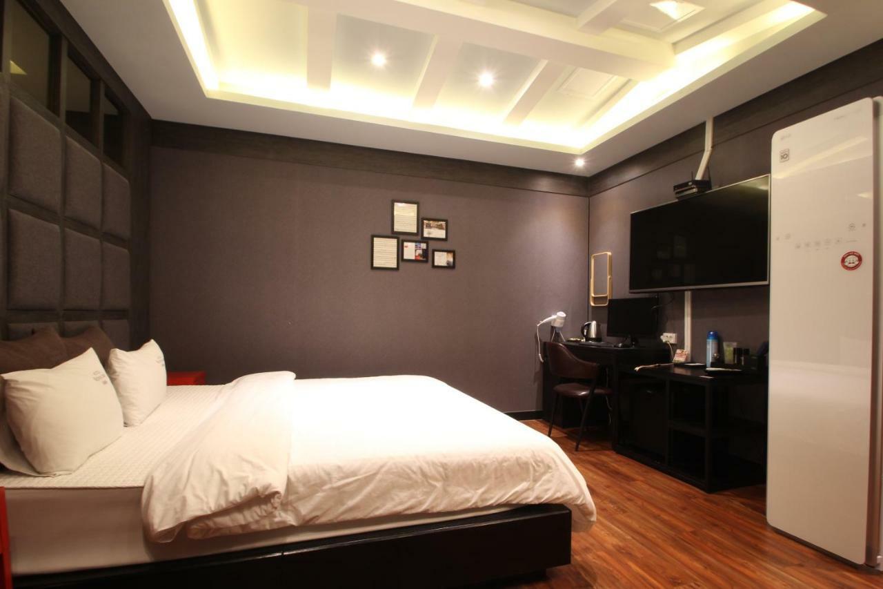 French Code Hotel Changwon Exterior photo