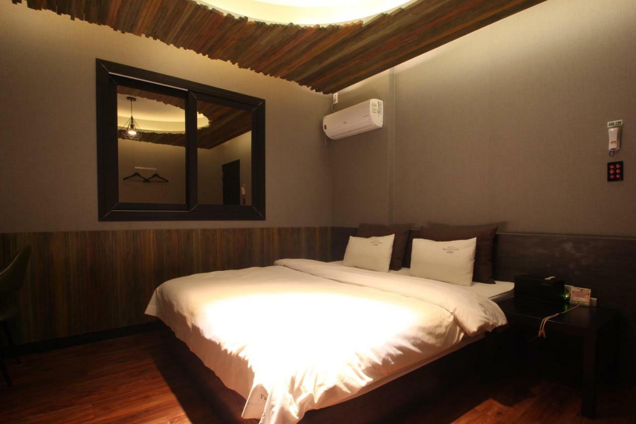 French Code Hotel Changwon Exterior photo