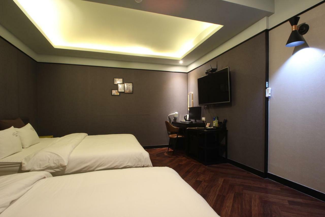 French Code Hotel Changwon Exterior photo