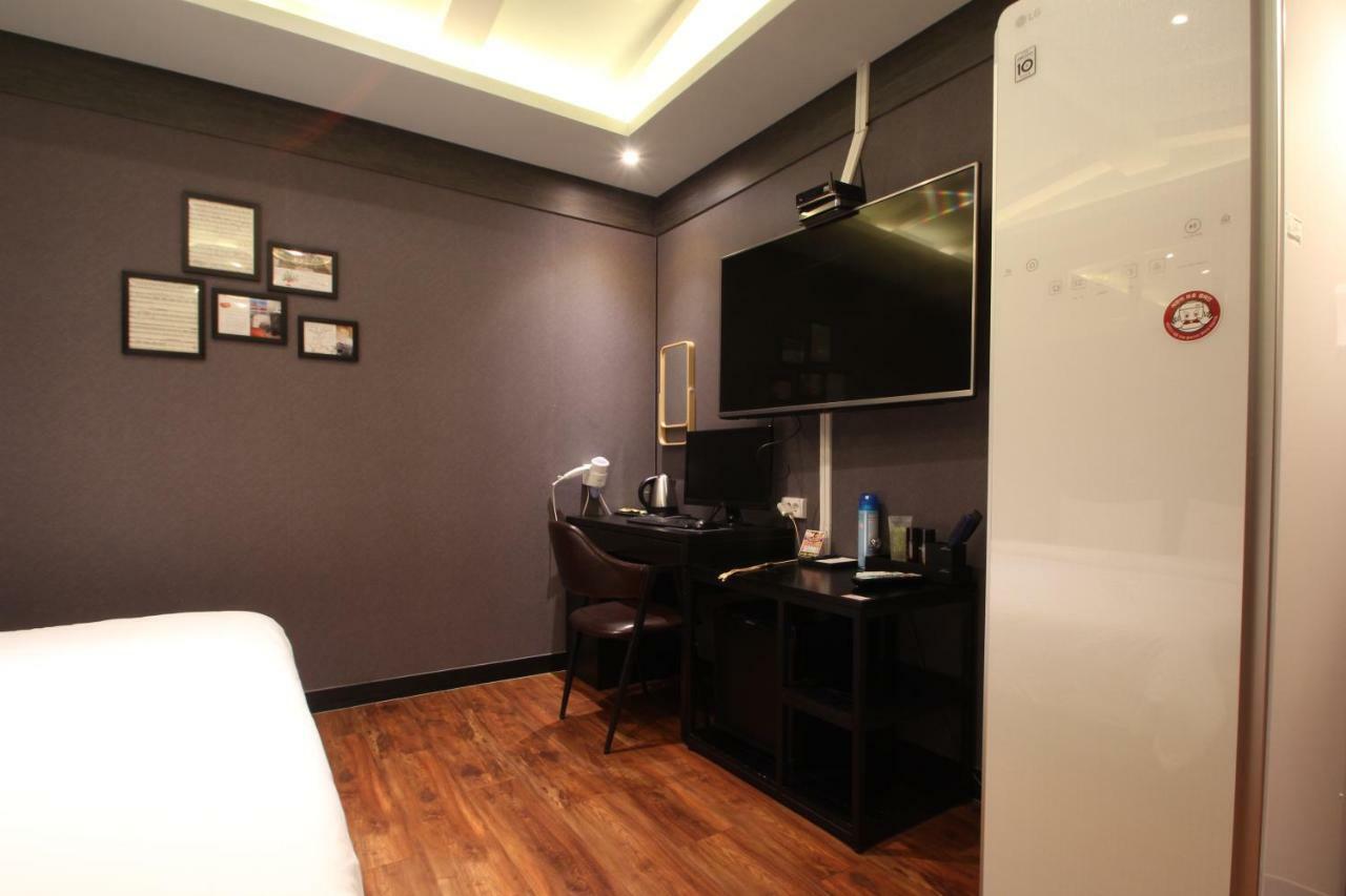 French Code Hotel Changwon Exterior photo